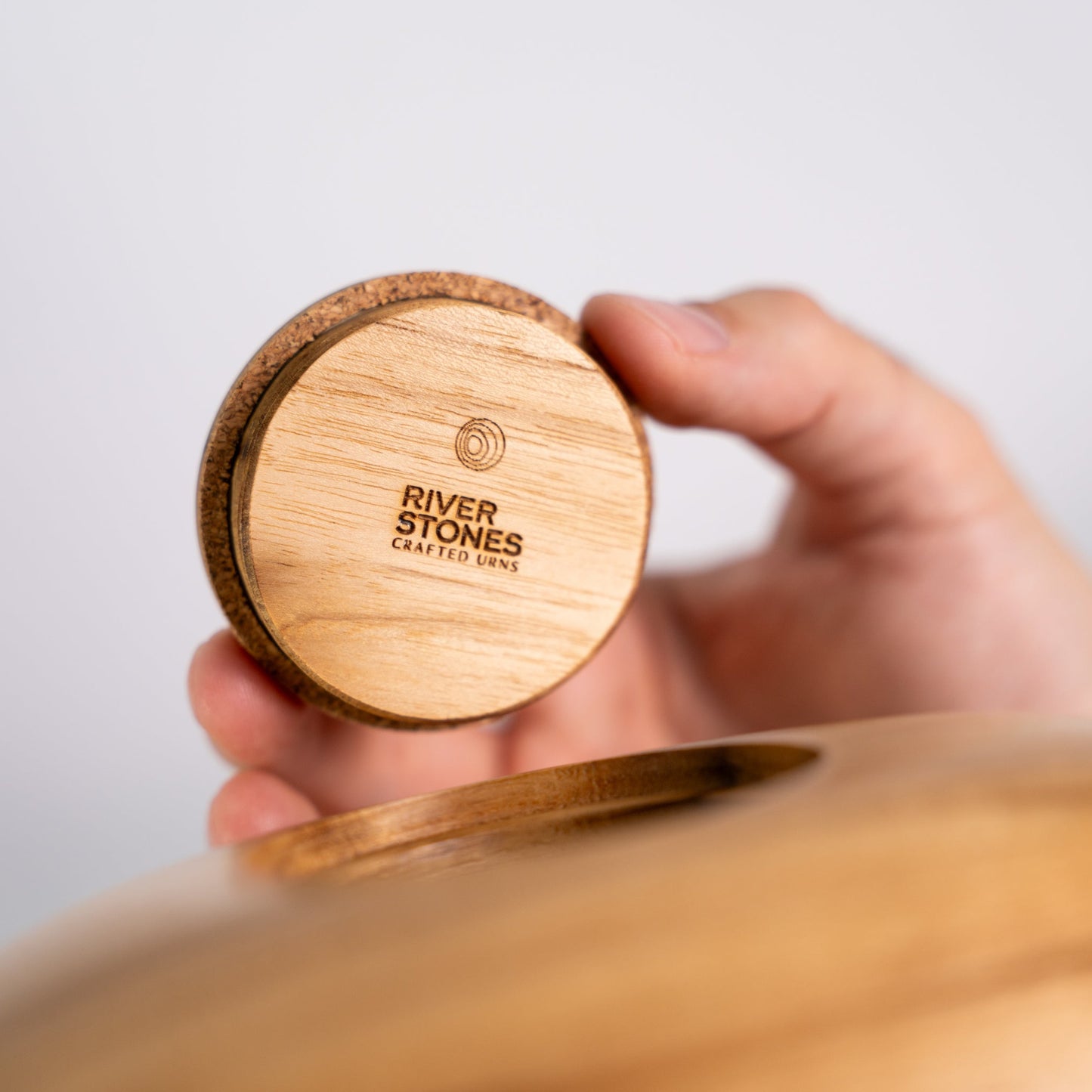 Holzurne River Stones Lorbeerholz - Groß