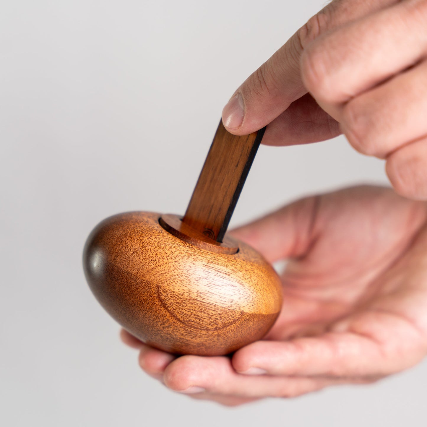 Wooden urn River Stones oak - Very small