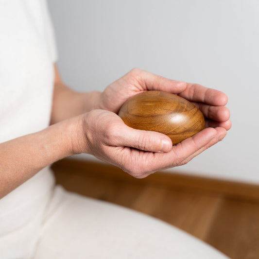 Holzurne River Stones Teakholz - Sehr klein